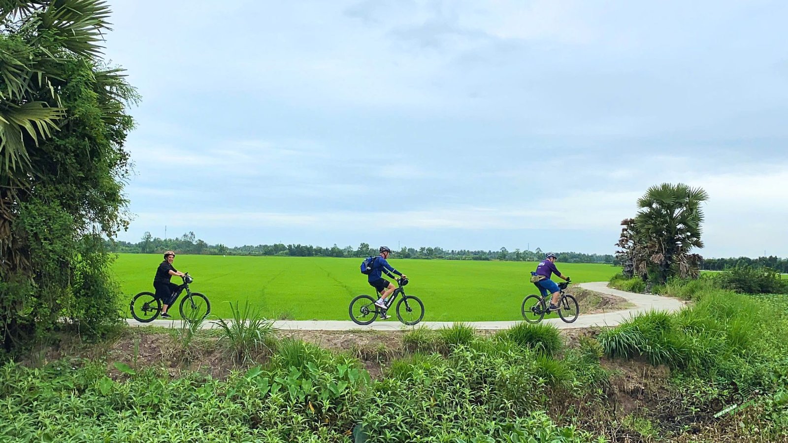 Cycling Saigon to Vientiane Tour 17 Days